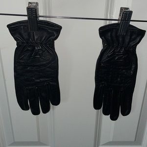 Women’s leather gloves